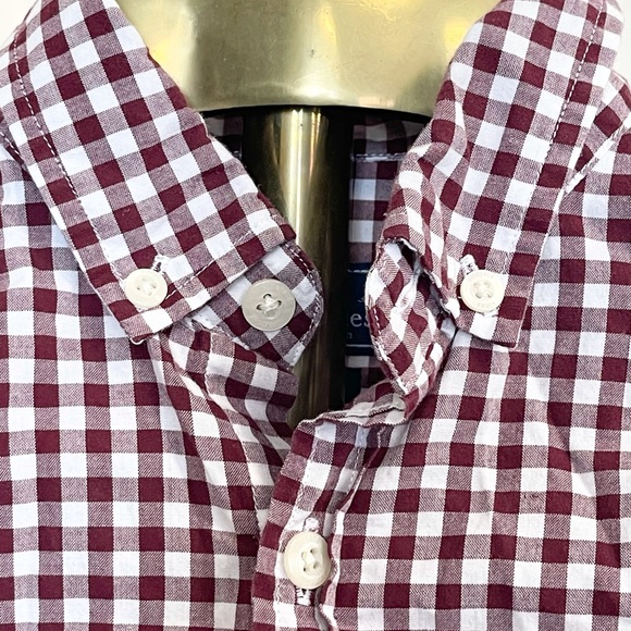 Snazzy Vineyard Vines cotton gingham button down! - Picture 4 of 8